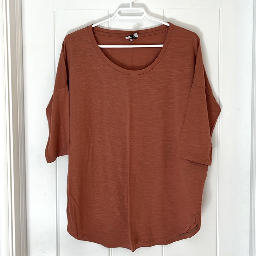 Soft rust coloured flowey t-shirt